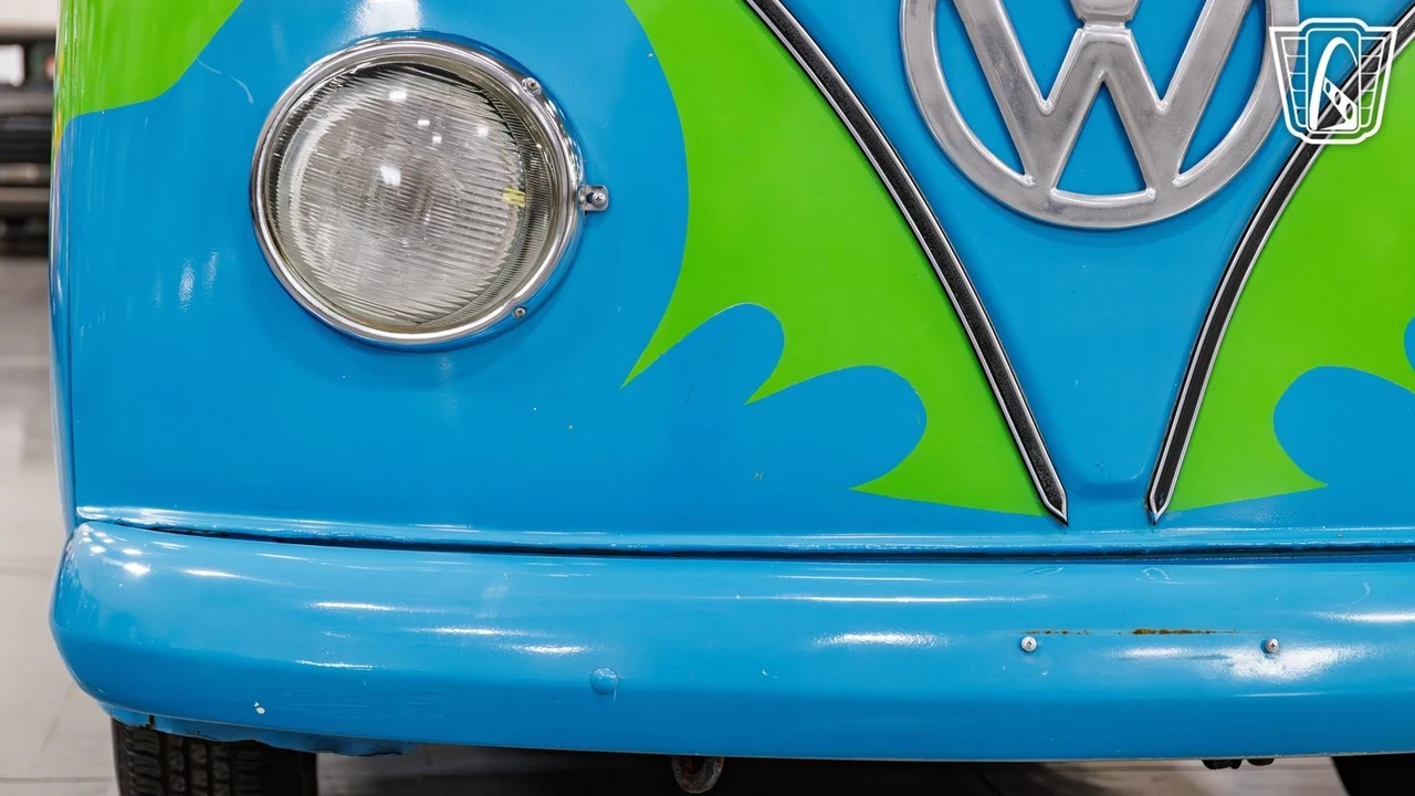1977 Volkswagen Bay-Window Bus - Image 9 of 12
