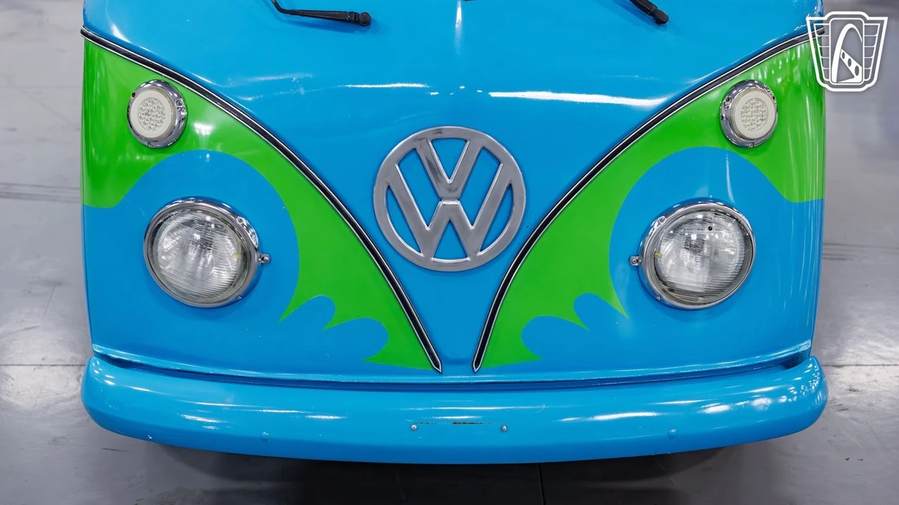 1977 Volkswagen Bay-Window Bus - Image 8 of 12