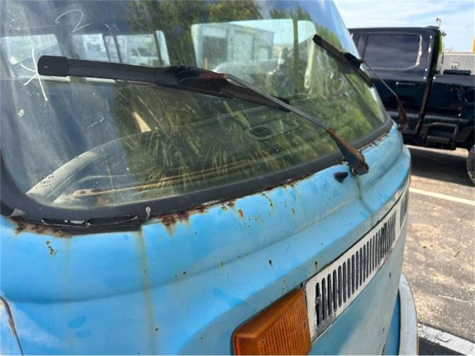 1977 Volkswagen Bay-Window Bus - Image 6 of 17