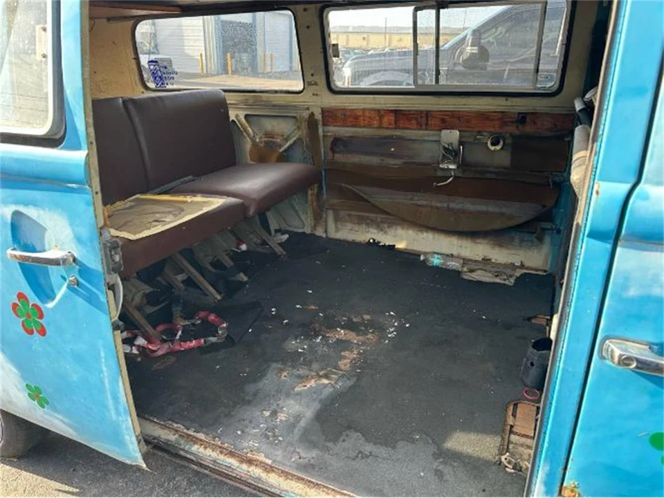 1977 Volkswagen Bay-Window Bus - Image 4 of 17