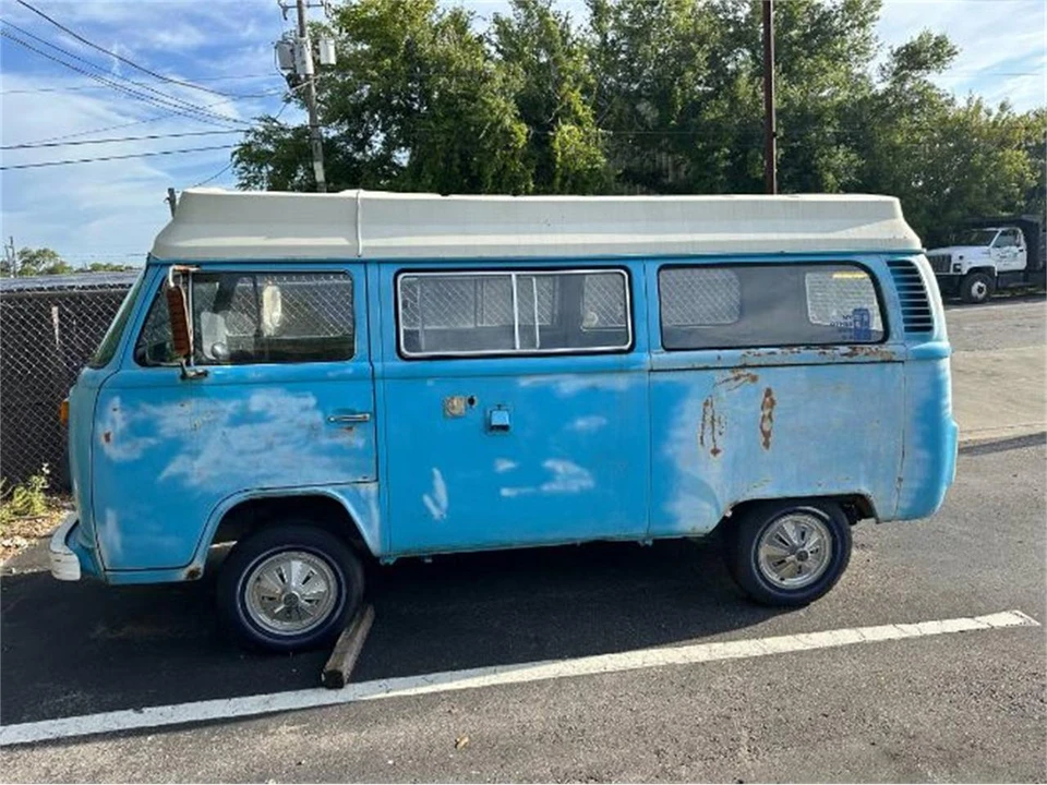 1977 Volkswagen Bay-Window Bus - Image 12 of 17