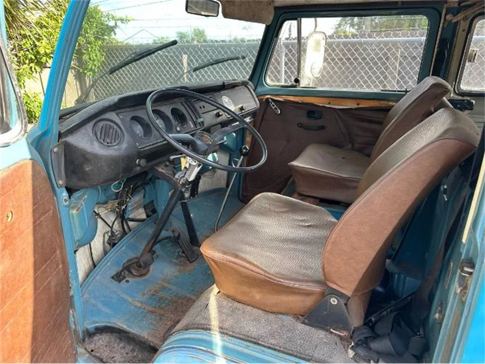 1977 Volkswagen Bay-Window Bus - Image 11 of 17