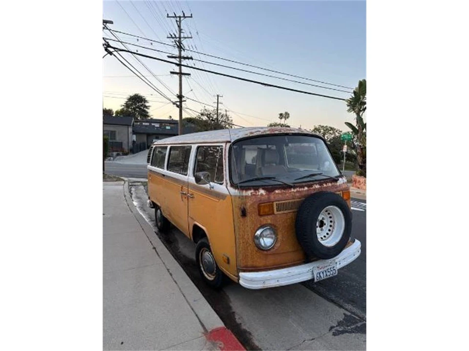 1977 Volkswagen Bay-Window Bus - Image 9 of 10