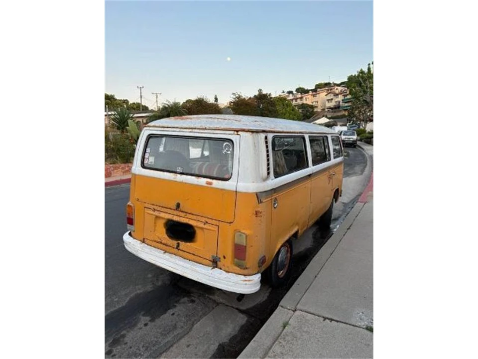 1977 Volkswagen Bay-Window Bus - Image 2 of 10