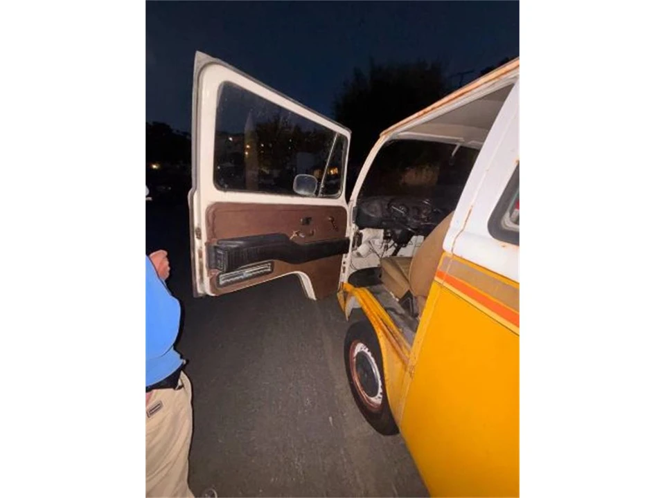 1977 Volkswagen Bay-Window Bus - Image 4 of 10