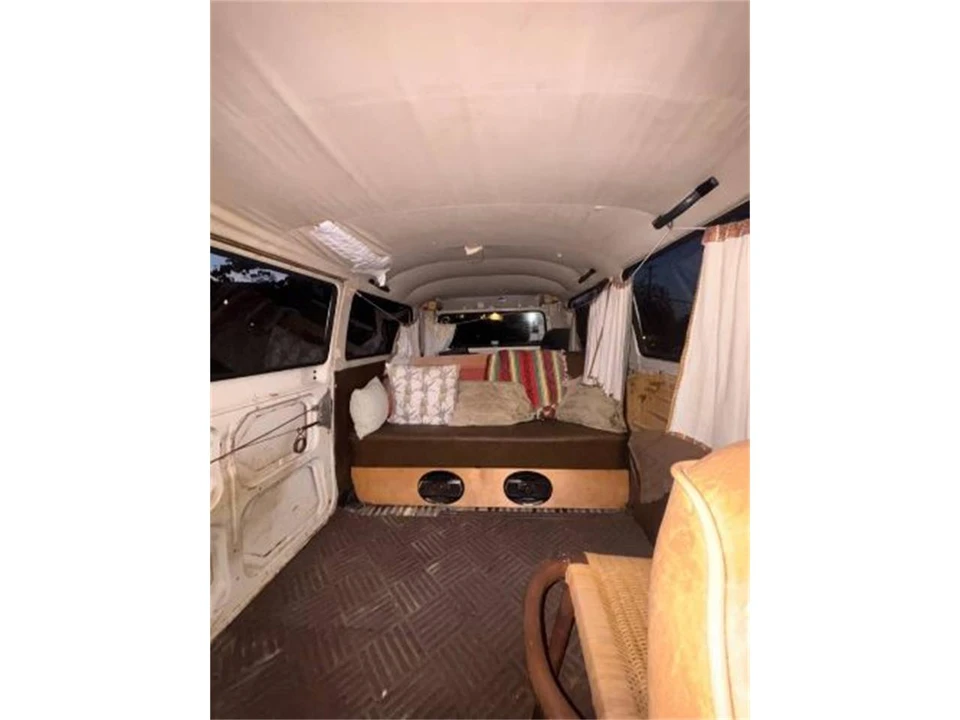 1977 Volkswagen Bay-Window Bus - Image 7 of 10