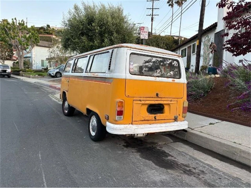 1977 Volkswagen Bay-Window Bus - Image 3 of 10