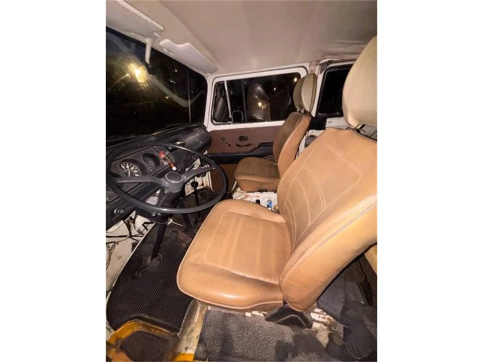 1977 Volkswagen Bay-Window Bus - Image 5 of 10