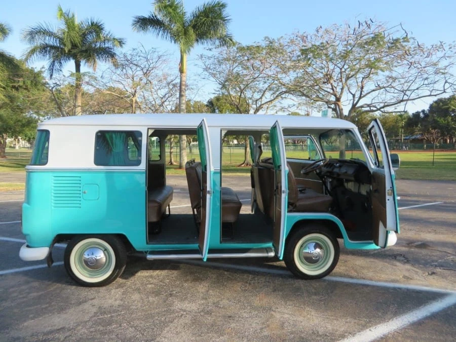 1977 Volkswagen Bay-Window Bus - Image 2 of 12