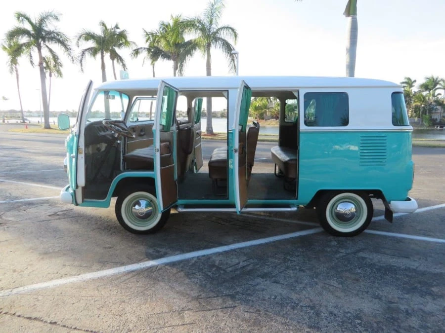 1977 Volkswagen Bay-Window Bus - Image 11 of 12
