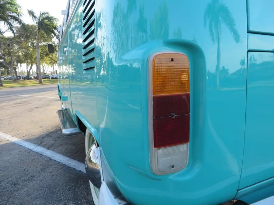 1977 Volkswagen Bay-Window Bus - Image 10 of 12