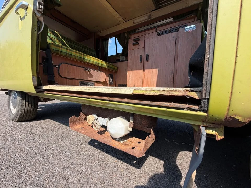 1977 Volkswagen Bay-Window Bus - Image 6 of 20