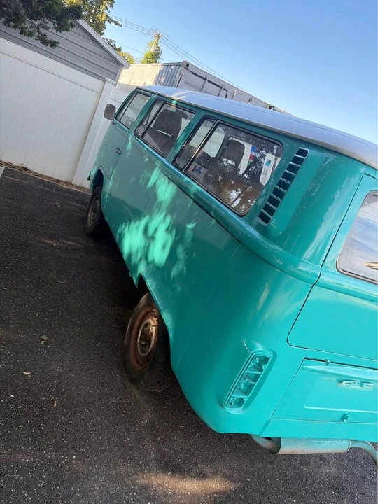 1977 Volkswagen Bay-Window Bus - Image 2 of 6