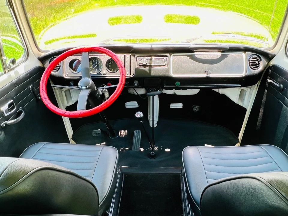 1977 Volkswagen Bay-Window Bus - Image 17 of 20