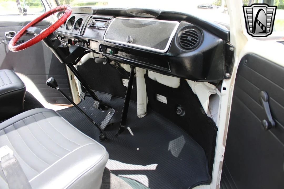 1977 Volkswagen Bay-Window Bus - Image 13 of 21