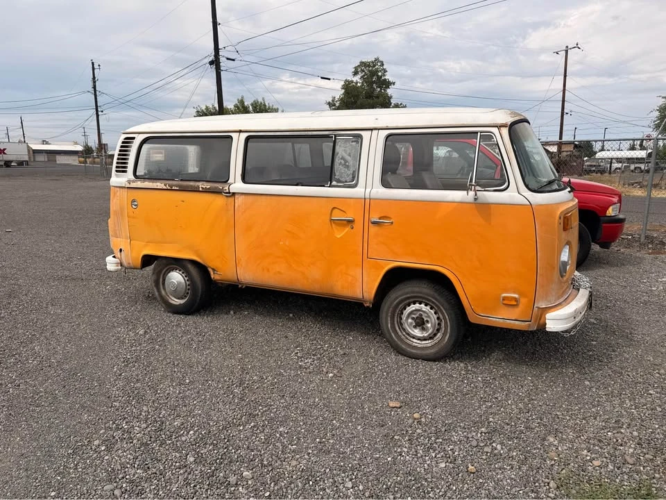 1977 Volkswagen Bay-Window Bus - Image 2 of 13
