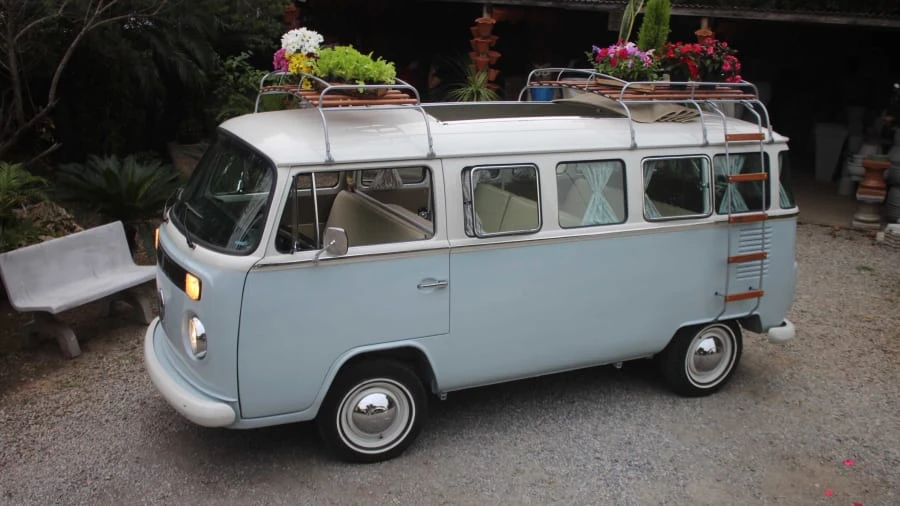 1977 Volkswagen Bay-Window Bus - Image 2 of 16
