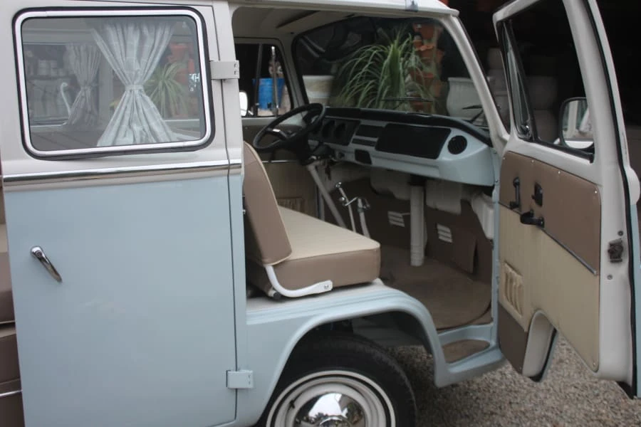 1977 Volkswagen Bay-Window Bus - Image 14 of 16