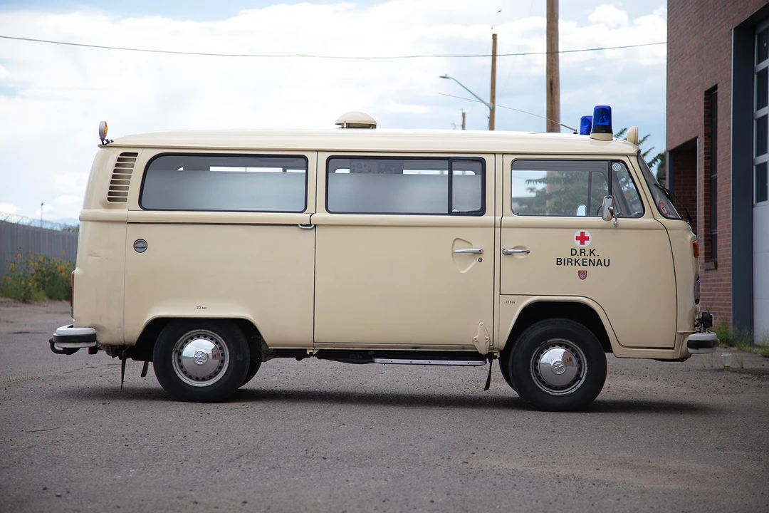 1977 Volkswagen Bay-Window Bus - Image 12 of 31