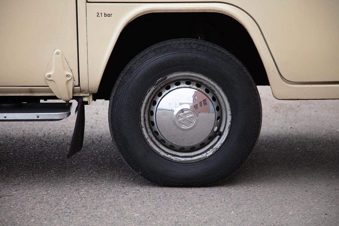 1977 Volkswagen Bay-Window Bus - Image 22 of 31