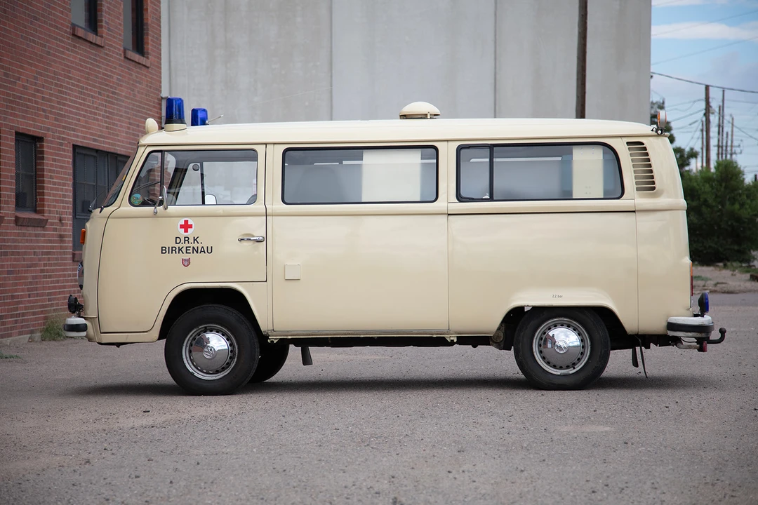 1977 Volkswagen Bay-Window Bus - Image 10 of 31