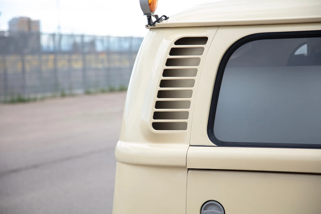 1977 Volkswagen Bay-Window Bus - Image 25 of 31