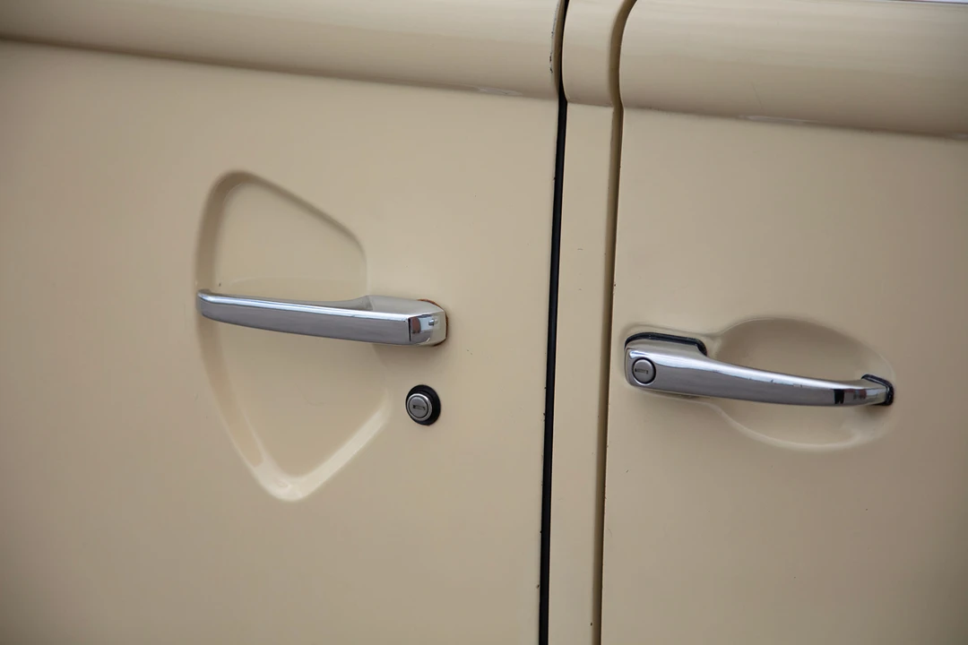 1977 Volkswagen Bay-Window Bus - Image 27 of 31