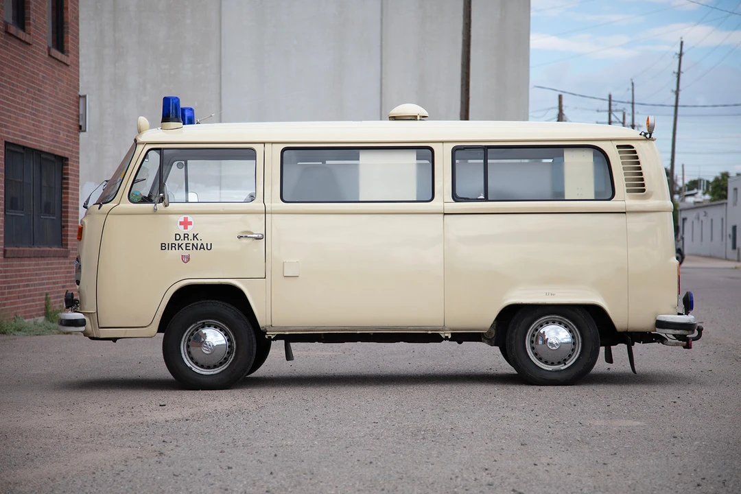 1977 Volkswagen Bay-Window Bus - Image 9 of 31