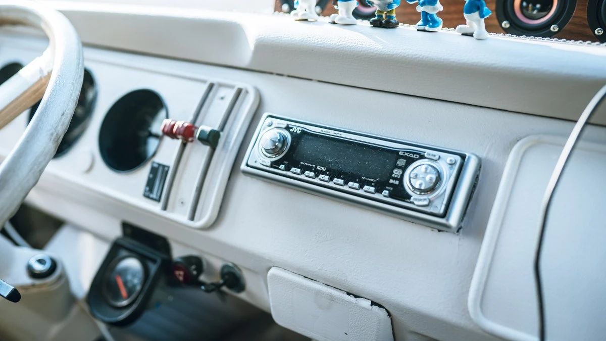 1977 Volkswagen Bay-Window Camper - Image 20 of 30