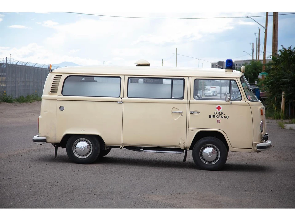 1977 Volkswagen Bay-Window Bus - Image 9 of 31
