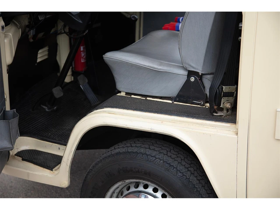1977 Volkswagen Bay-Window Bus - Image 16 of 31
