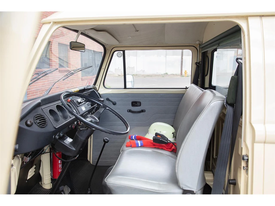 1977 Volkswagen Bay-Window Bus - Image 13 of 31