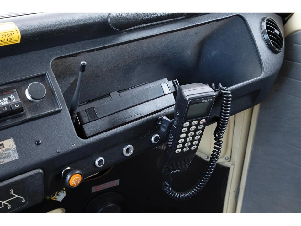 1977 Volkswagen Bay-Window Bus - Image 27 of 31