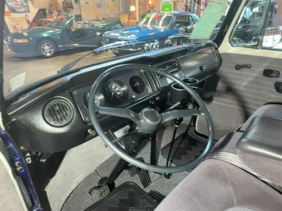 1977 Volkswagen Bay-Window Bus - Image 16 of 31