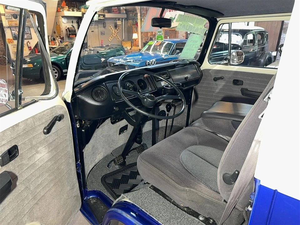 1977 Volkswagen Bay-Window Bus - Image 12 of 31