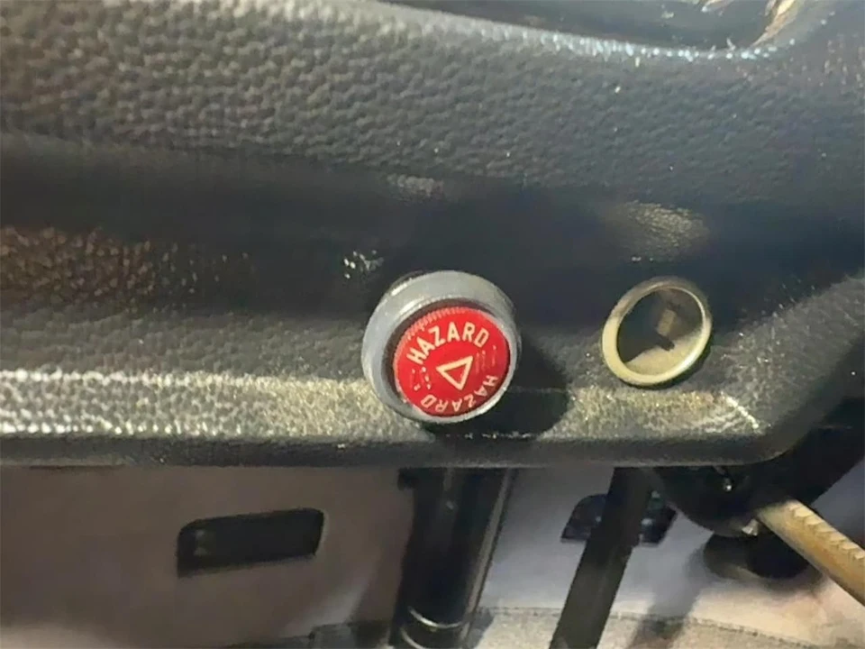 1977 Volkswagen Bay-Window Bus - Image 27 of 31