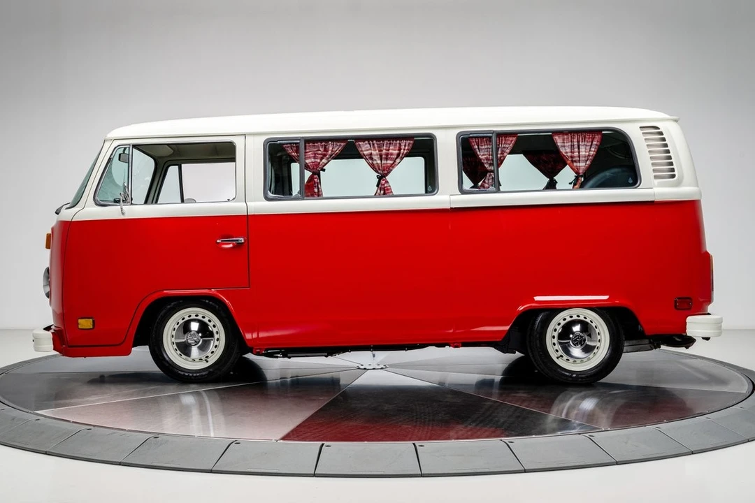 1977 Volkswagen Bay-Window Bus - Image 20 of 31