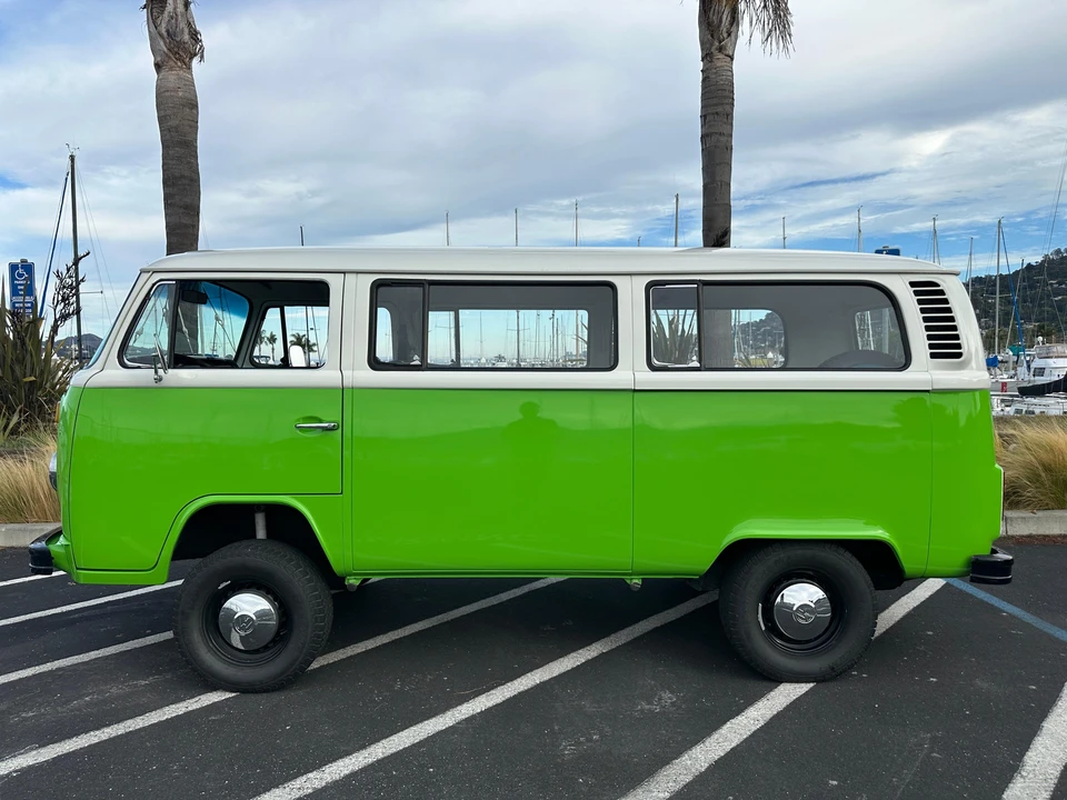 1977 Volkswagen Bay-Window Bus - Image 16 of 31