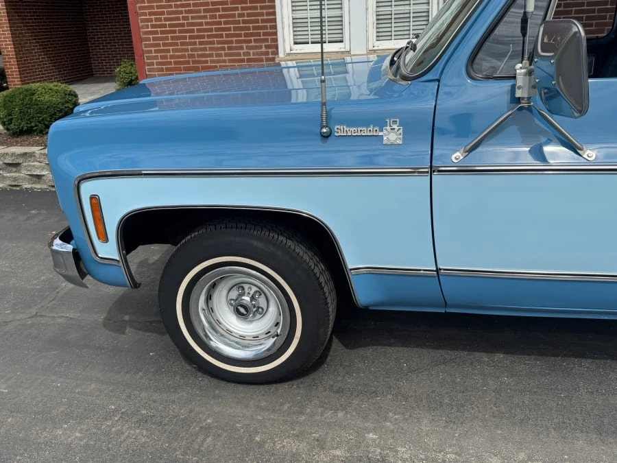 1978 Chevrolet Suburban 7th Gen - Image 4 of 13