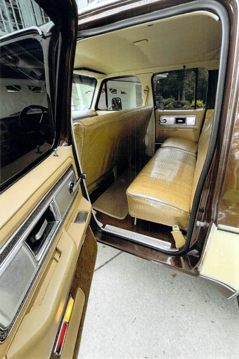 1978 Chevrolet Suburban 7th Gen - Image 8 of 9