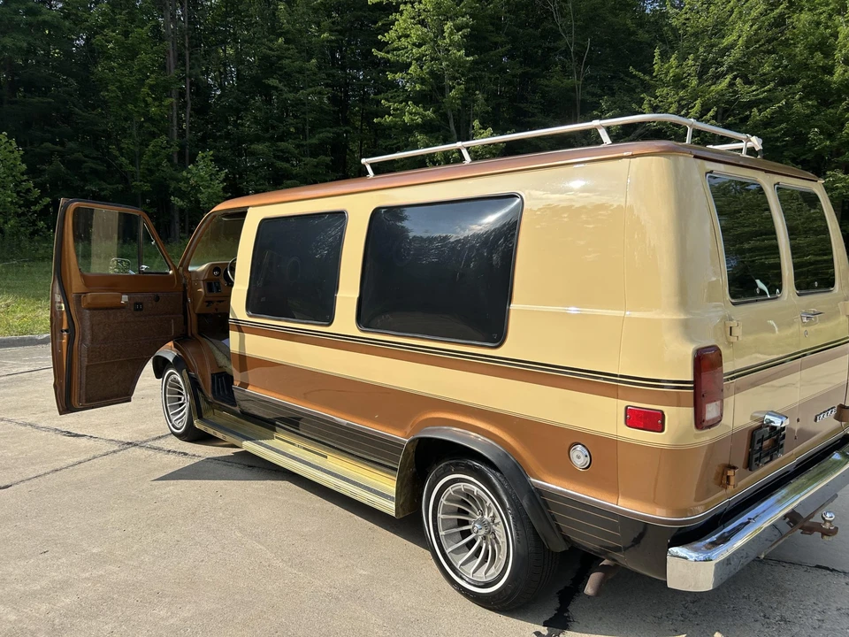 1978 Dodge Ram Van - Image 13 of 31