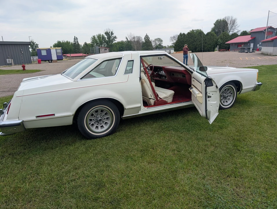 1978 Ford Thunderbird 7th Gen - Image 9 of 31