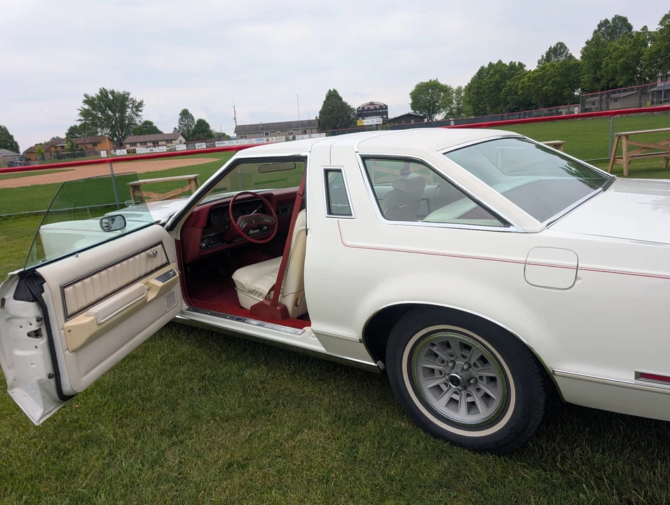 1978 Ford Thunderbird 7th Gen - Image 11 of 31