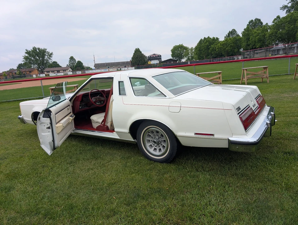 1978 Ford Thunderbird 7th Gen - Image 10 of 31