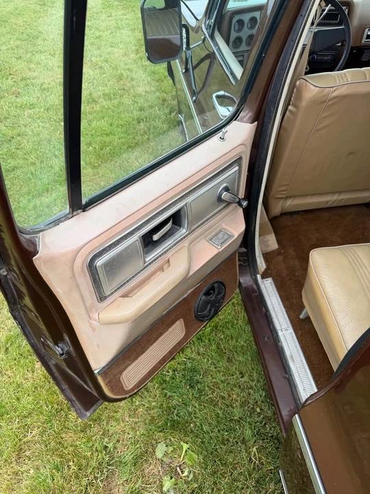 1978 GMC Suburban 7th Gen - Image 16 of 19