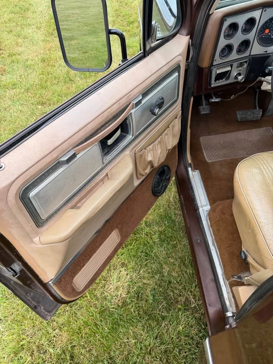 1978 GMC Suburban 7th Gen - Image 17 of 19