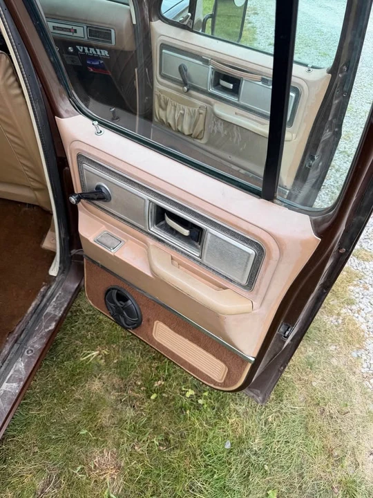 1978 GMC Suburban 7th Gen - Image 15 of 19