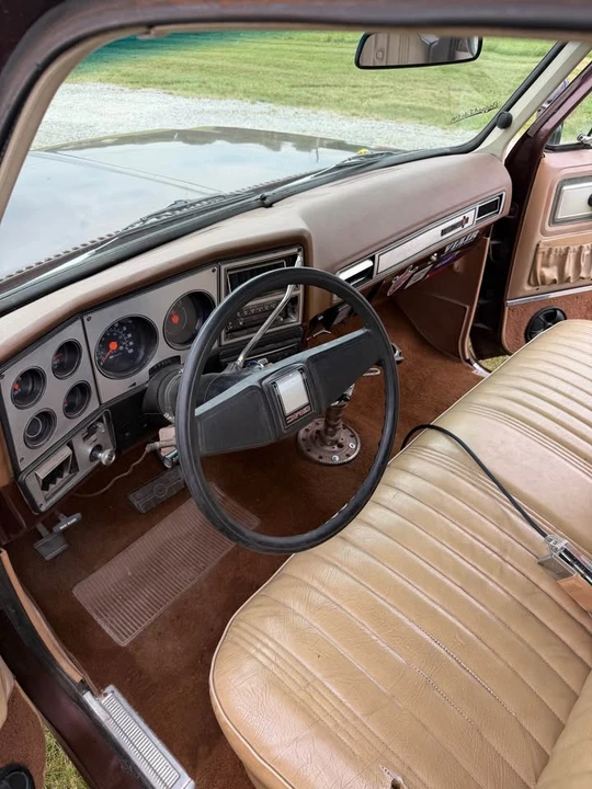 1978 GMC Suburban 7th Gen - Image 10 of 19