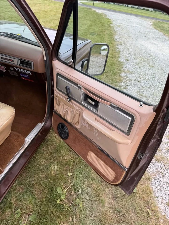 1978 GMC Suburban 7th Gen - Image 14 of 19
