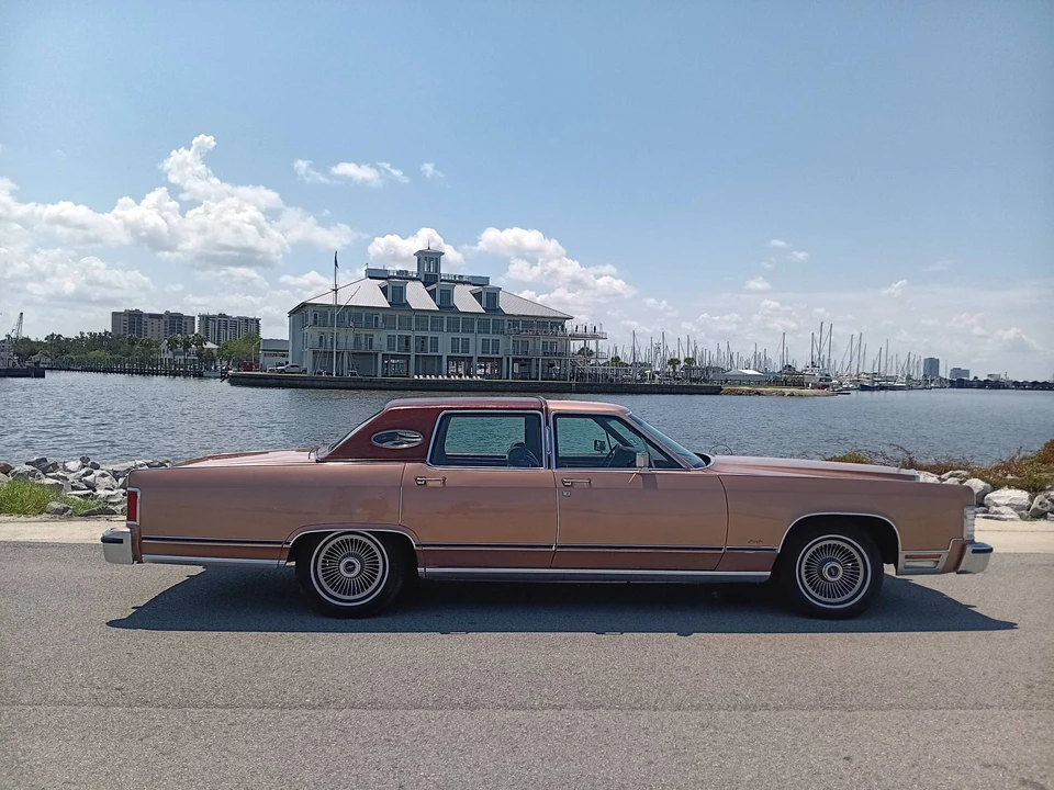 1978 Lincoln Continental 5th Gen - Image 11 of 31